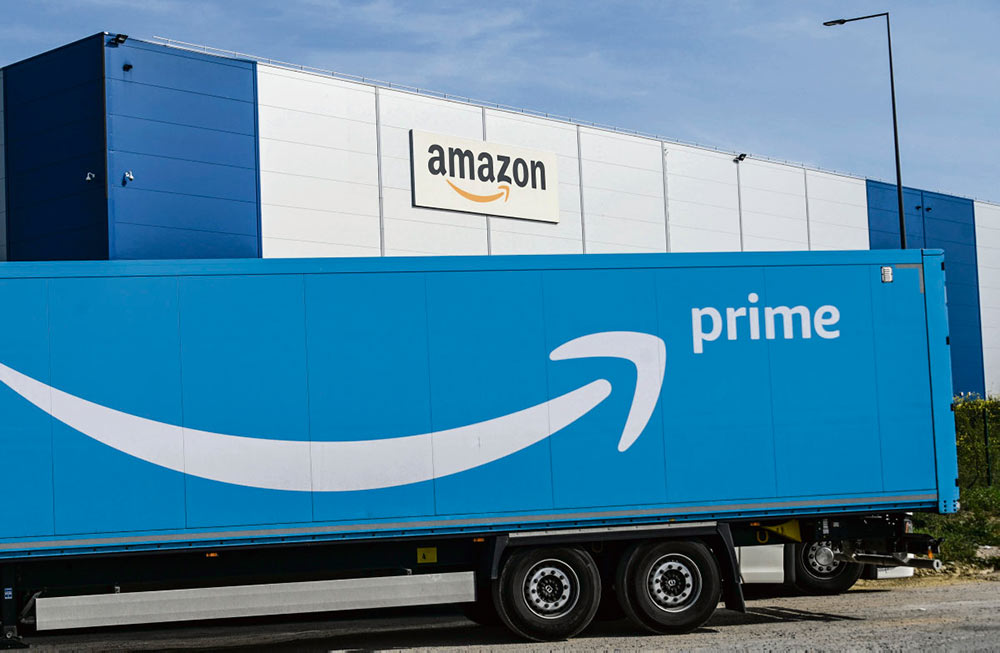 В ответ на решение суда, обязавшего Amazon ограничить свою деятельность доставкой товаров первой необходимости до тех пор, пока не будут определены все санитарные риски, руководство компании закрыло свои склады во Франции.