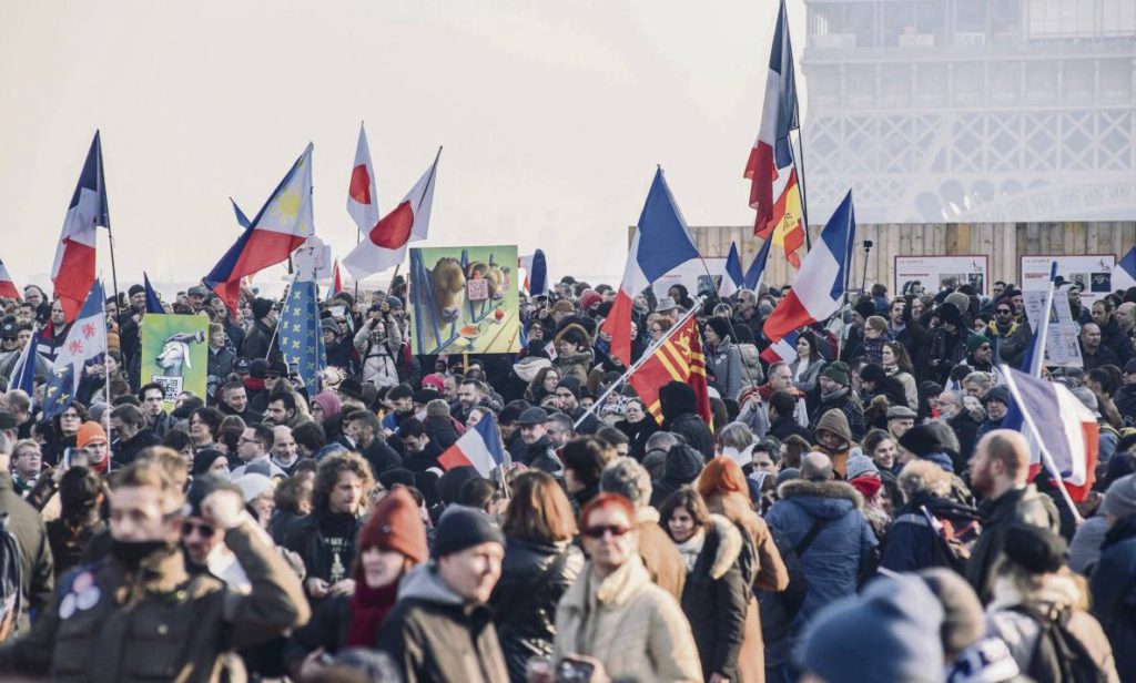 Шествие неонацистов в Париже